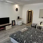 Victoria & Victoria Apartment *