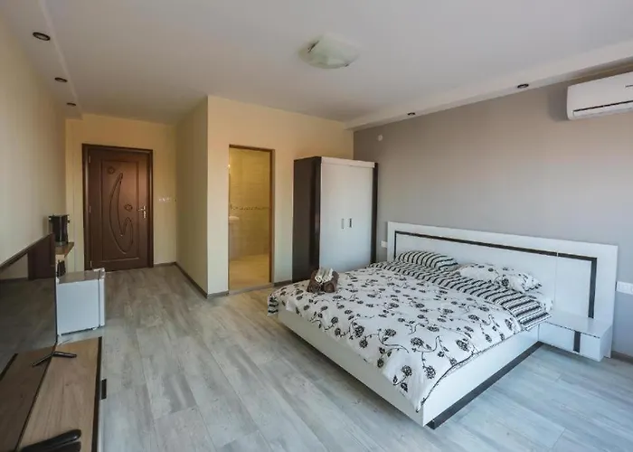 Victoria & Victoria Apartment