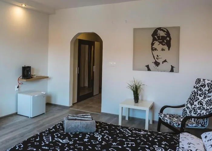 Victoria & Victoria *