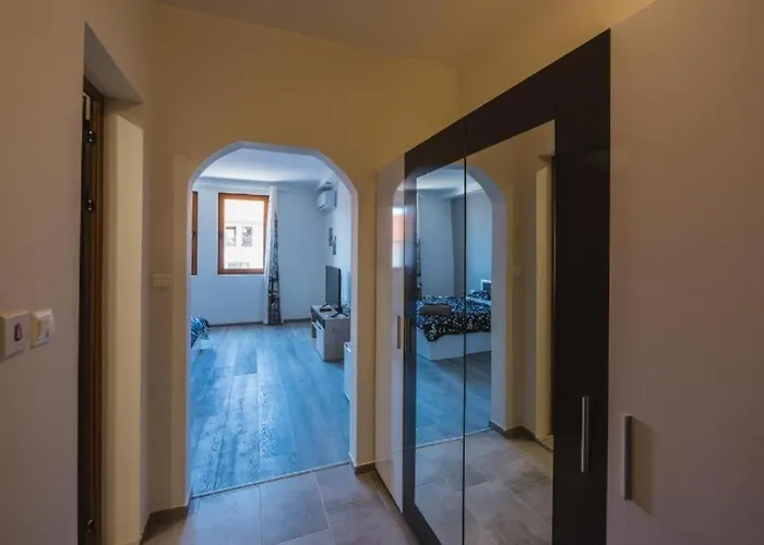 Victoria & Victoria דירה