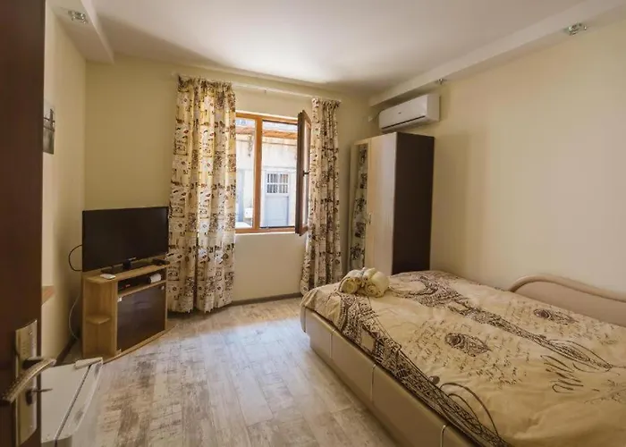 Victoria & Victoria Apartment *